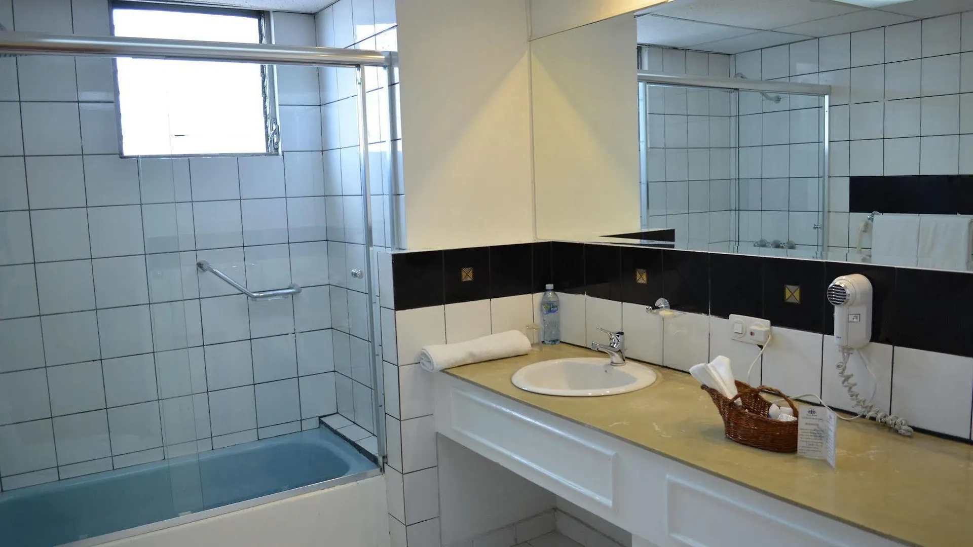 Hotel Tambo Real  Quito